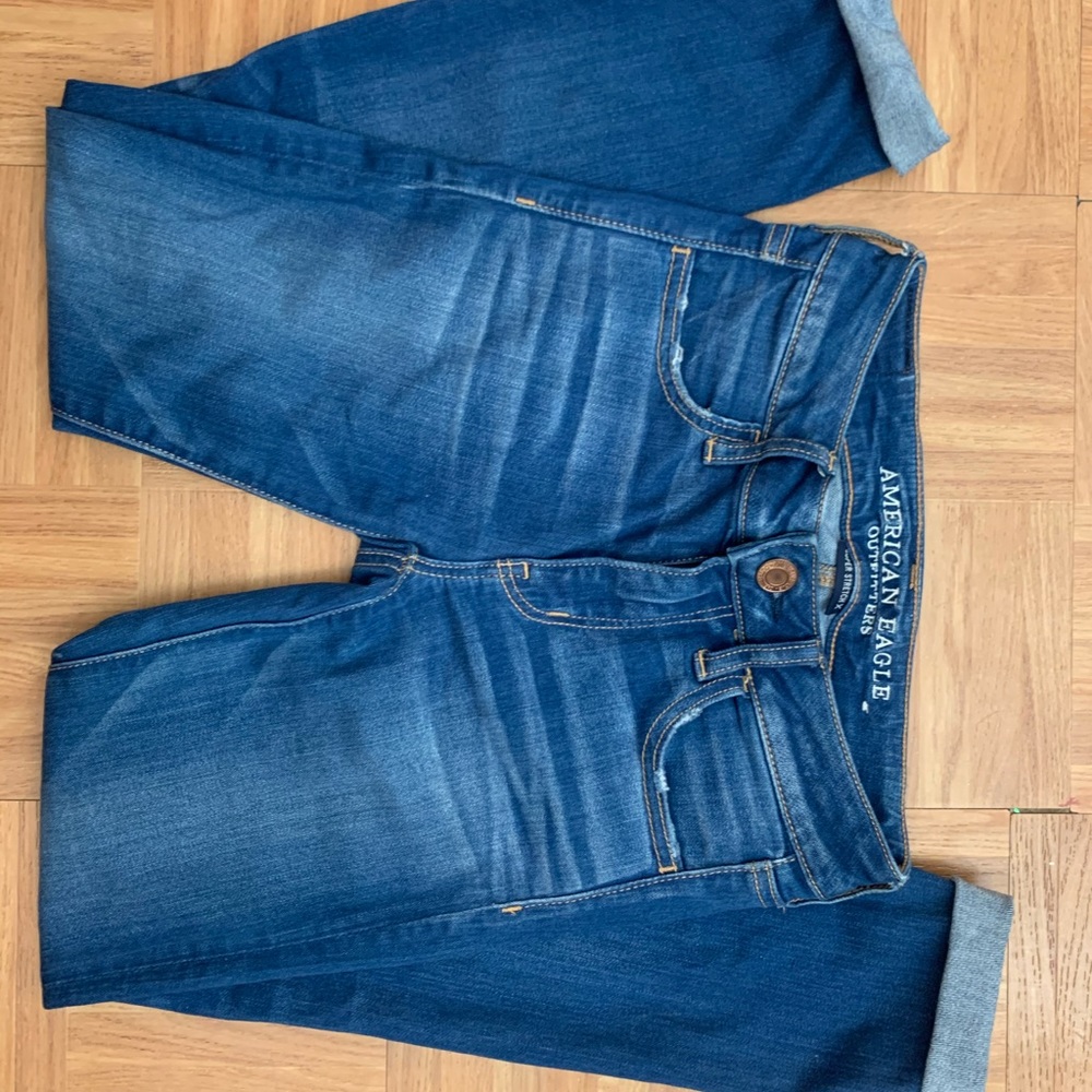 AMERICAN EAGLE JEANS